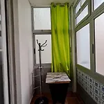 Shangri-La Hostel Anjos Bed & Breakfast