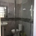 Shangri-La Hostel Anjos Bed & Breakfast Lisboa