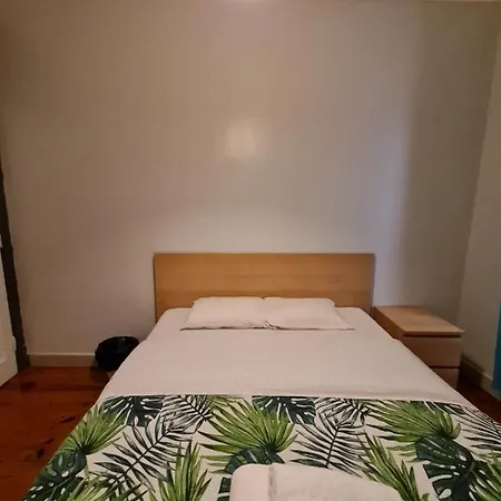 Oda ve Kahvaltı Shangri-la Anjos 2*