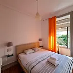 Shangri-La Hostel Anjos