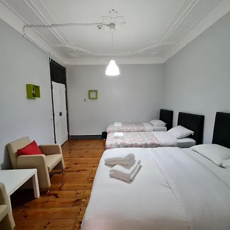 Shangri-La Hostel Anjos 2*