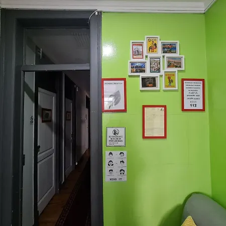 Shangri-La Hostel Anjos Bed & Breakfast 2*