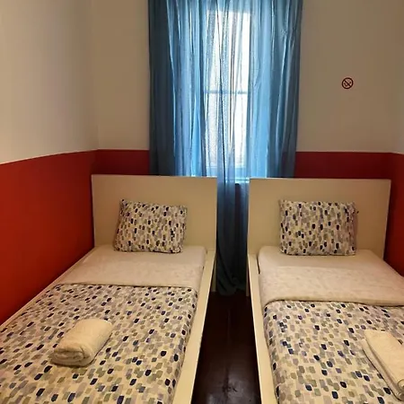 Shangri-La Hostel Anjos 2* Lisboa
