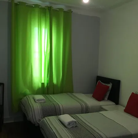 Shangri-La Hostel Anjos