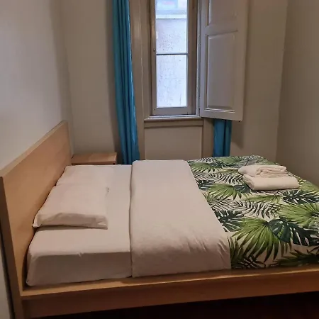 Shangri-la Anjos B&B 리스본